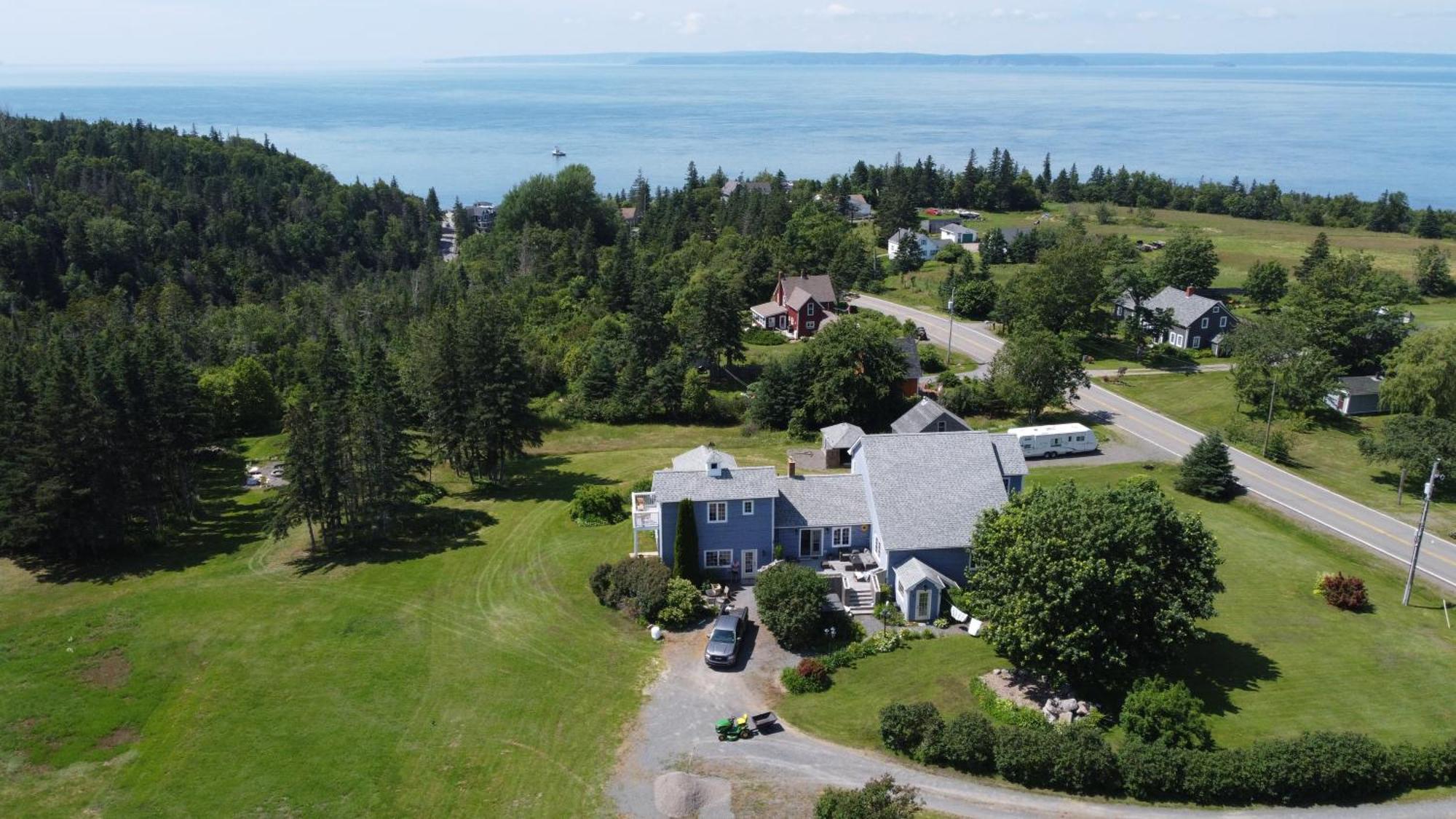 Tides Inn Guest Suites Halls Harbour Exterior foto