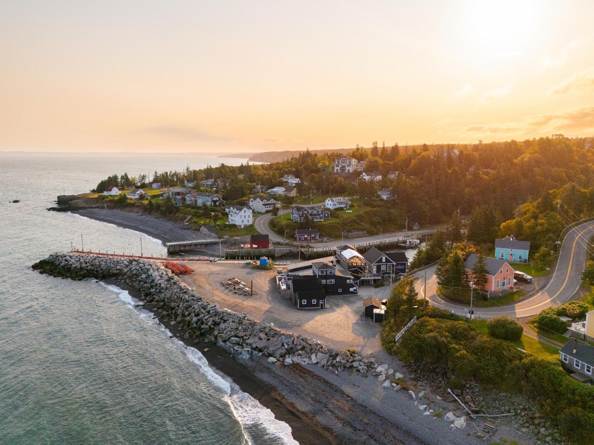 Tides Inn Guest Suites Halls Harbour Exterior foto